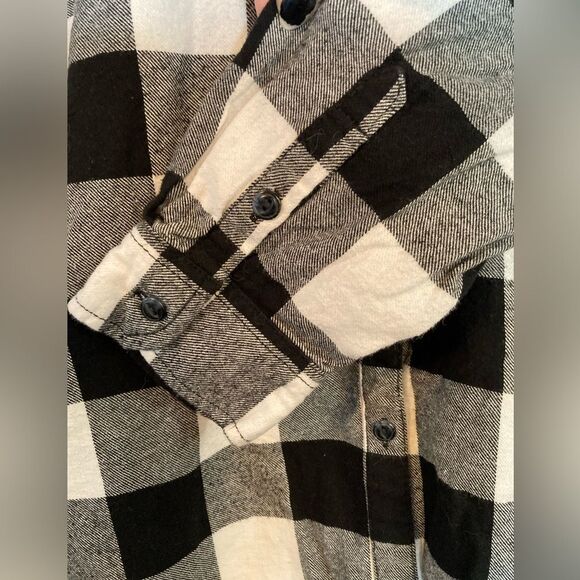 Universal Thread plaid long sleeve button up shirt - Picture 4 of 5